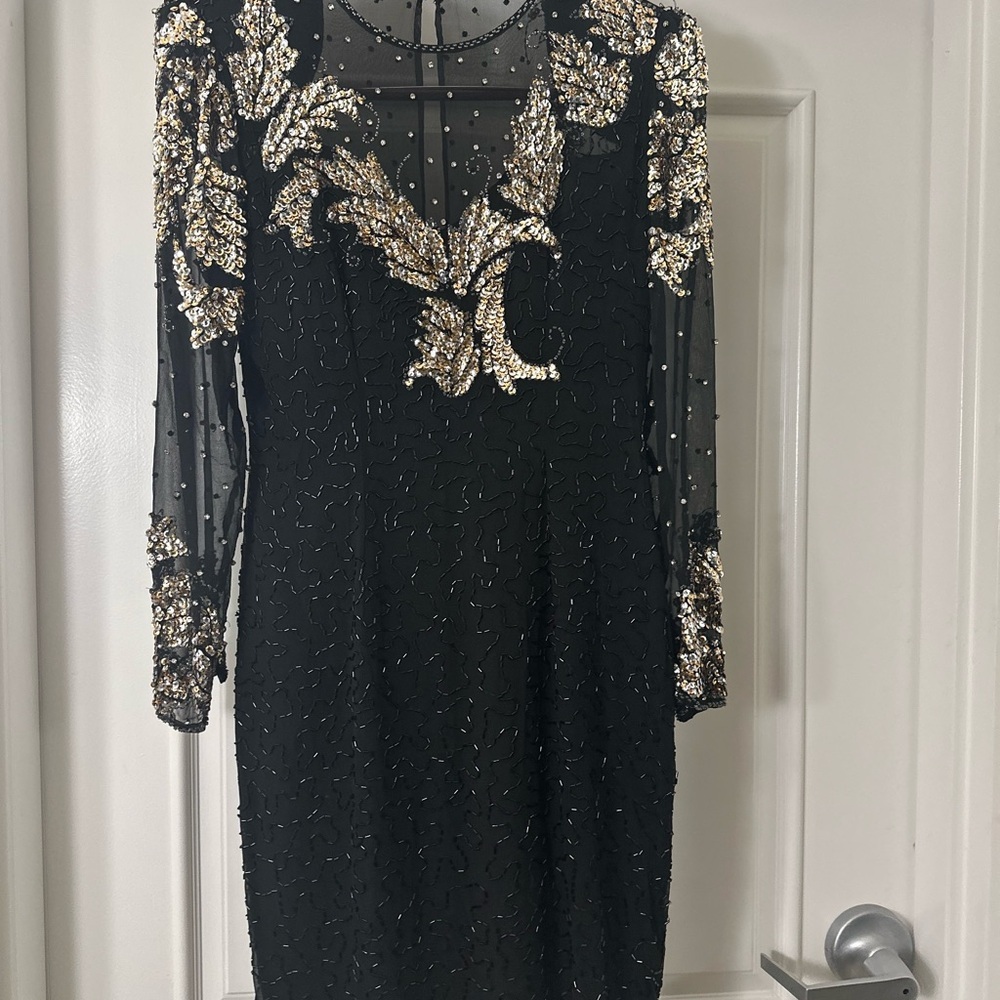 Elegant Black and Gold Sequin Dress - Picture 6 of 13